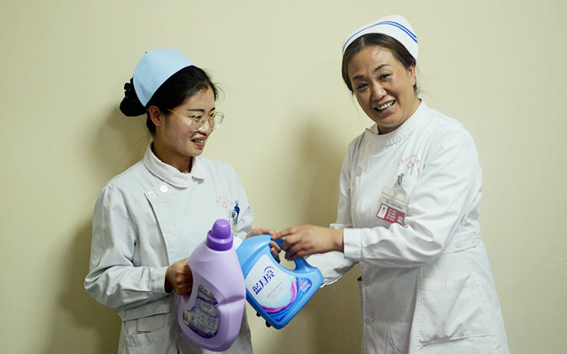 【5.12护士节】万象城平台_万象城（中国）一站式服务平台,举办茶话会白衣天使受表彰(图8)